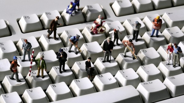 GERMANY, Bonn, "Online" - Human miniatures on a computer keyboard.